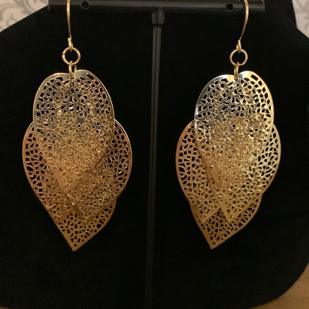 4/$20 NIP Golden Tassel Leaf Earrings
